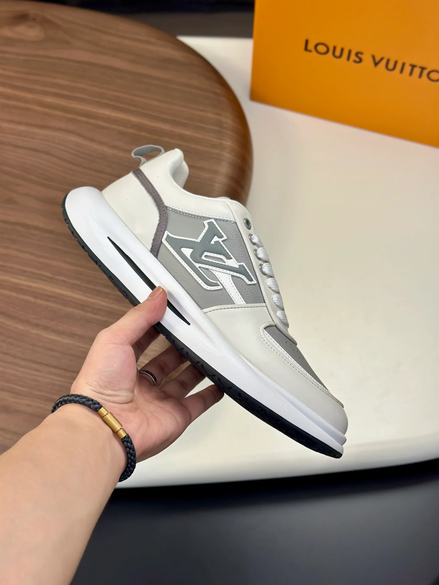 Men's shoes💰780 Lv 🔍Top purchasing agent🇮🇹 Louis Vuitton, the sports sneaker counter is synchronized, the uppers are imported from Italy, high-quality splicing colorful and complex crafts, the imported mesh padding is soft and comfortable, soles: original soles specially provided by the original factory, T men's men's shoes 💰U exclusive movable molded soles are super comfortable, original factory and single goods, 🔍🔍high quality, you can enter and leave the counter at will, welcome to compare, code number 38-44 (customized 45)